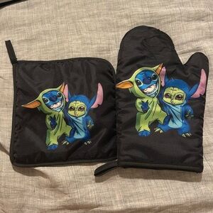 Stitch and Baby Yoda Oven Mitt and Pot Holder - NEW